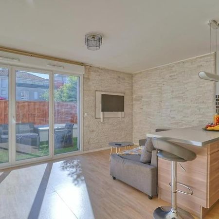 Charmant Studio Avec Terrasse Et Parking Corbeil-Essonnes Eksteriør billede