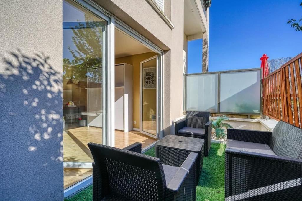 Charmant Studio Avec Terrasse Et Parking Corbeil-Essonnes Eksteriør billede