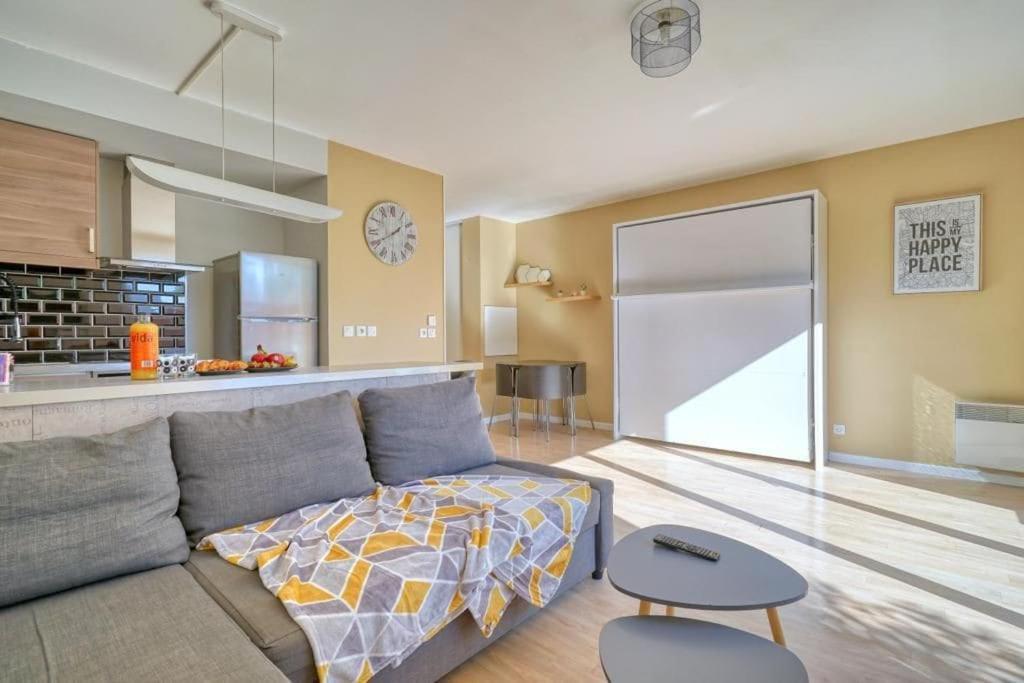 Charmant Studio Avec Terrasse Et Parking Corbeil-Essonnes Eksteriør billede
